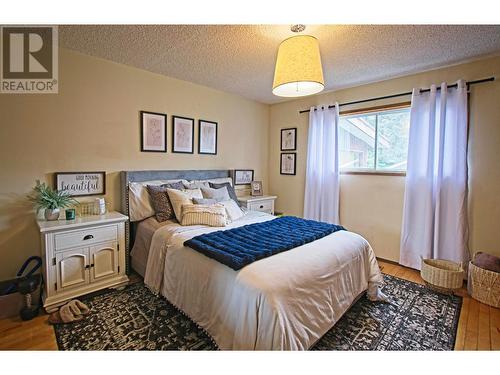 520 10Th Avenue, Castlegar, BC - Indoor Photo Showing Bedroom