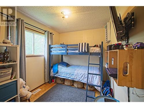 520 10Th Avenue, Castlegar, BC - Indoor Photo Showing Bedroom