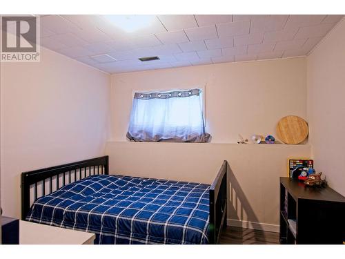 520 10Th Avenue, Castlegar, BC - Indoor Photo Showing Bedroom