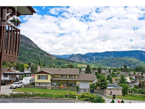 520 10Th Avenue, Castlegar, BC - Outdoor With View