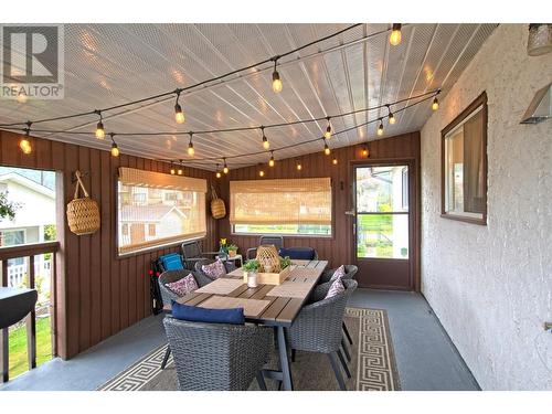 520 10Th Avenue, Castlegar, BC - Indoor Photo Showing Dining Room