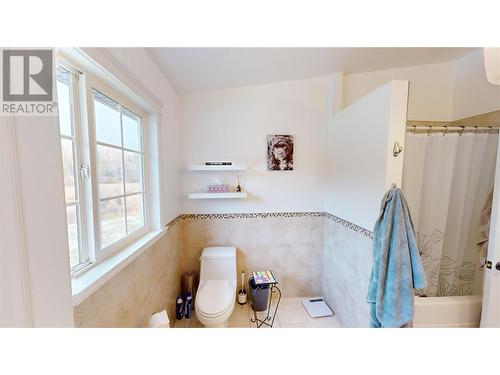 5533 Twin Lakes Road, Cranbrook, BC - Indoor Photo Showing Bathroom