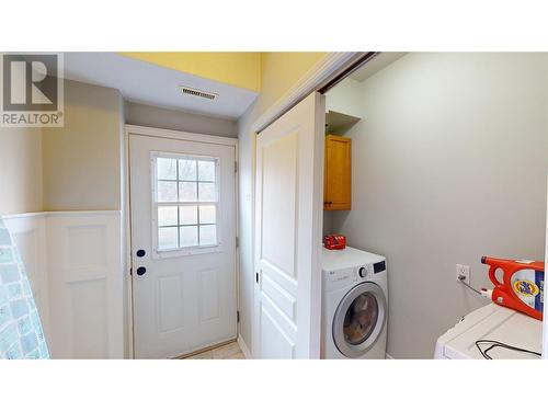 5533 Twin Lakes Road, Cranbrook, BC - Indoor Photo Showing Laundry Room