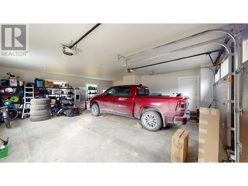 5533 Twin Lakes Road, Cranbrook, BC - Indoor Photo Showing Garage