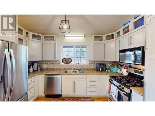 5533 Twin Lakes Road, Cranbrook, BC - Indoor Photo Showing Kitchen