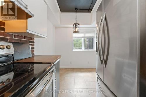 304 - 21 George Street, Aurora, ON - Indoor Photo Showing Kitchen