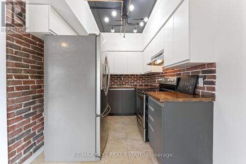 304 - 21 George Street, Aurora, ON - Indoor Photo Showing Kitchen