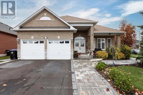 1165 Mitchell Court, Innisfil, ON - Outdoor With Facade