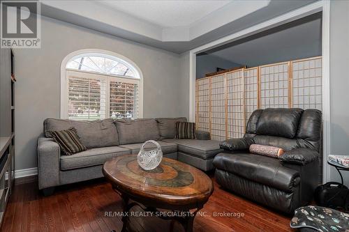 1165 Mitchell Court, Innisfil, ON - Indoor Photo Showing Living Room