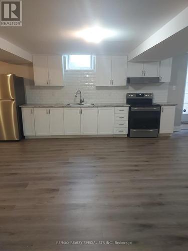 1165 Mitchell Court, Innisfil, ON - Indoor Photo Showing Kitchen