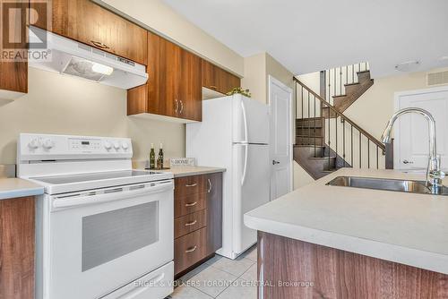 286 - 60 Parrotta Drive, Toronto, ON - Indoor Photo Showing Kitchen