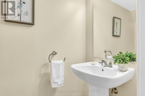 286 - 60 Parrotta Drive, Toronto, ON - Indoor Photo Showing Bathroom