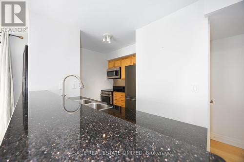 1005 - 2121 Lake Shore Boulevard, Toronto, ON - Indoor Photo Showing Kitchen With Double Sink