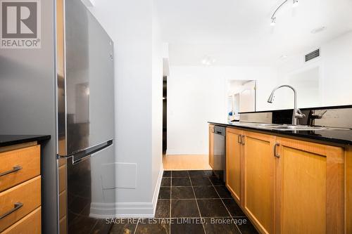 1005 - 2121 Lake Shore Boulevard, Toronto, ON - Indoor Photo Showing Kitchen