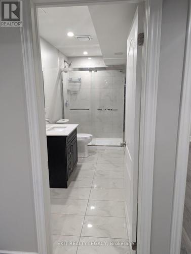 1084 Charminster Crescent, Mississauga, ON - Indoor Photo Showing Bathroom