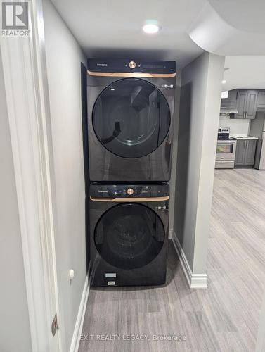 1084 Charminster Crescent, Mississauga, ON - Indoor Photo Showing Laundry Room