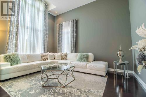 4 Quatro Crescent, Brampton, ON - Indoor Photo Showing Living Room