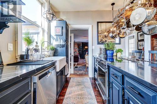 126 King Street, Kawartha Lakes, ON - Indoor Photo Showing Kitchen