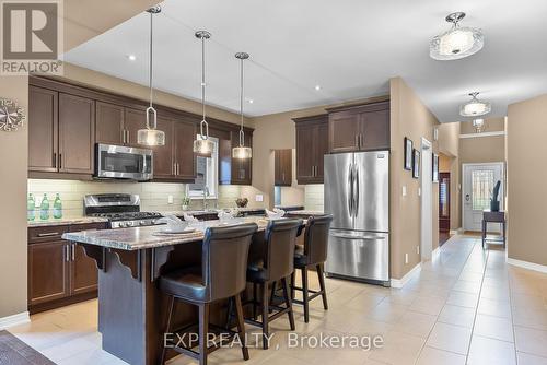 5803 Fiddlehead Lane, Niagara Falls, ON - Indoor Photo Showing Kitchen With Upgraded Kitchen