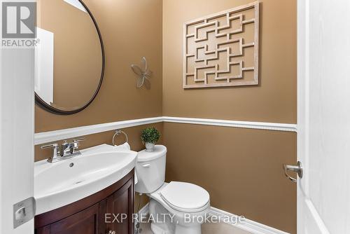 5803 Fiddlehead Lane, Niagara Falls, ON - Indoor Photo Showing Bathroom