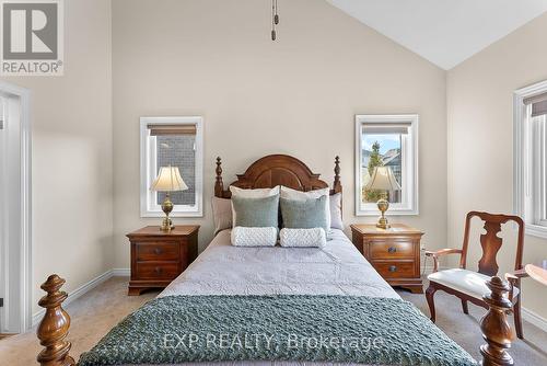 5803 Fiddlehead Lane, Niagara Falls, ON - Indoor Photo Showing Bedroom