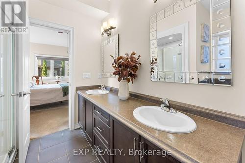 5803 Fiddlehead Lane, Niagara Falls, ON - Indoor Photo Showing Bathroom