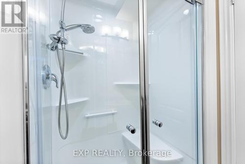 5803 Fiddlehead Lane, Niagara Falls, ON - Indoor Photo Showing Bathroom