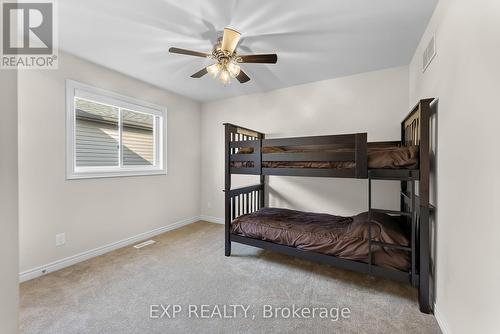 5803 Fiddlehead Lane, Niagara Falls, ON - Indoor Photo Showing Bedroom