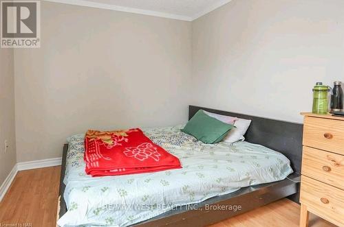 6175 Barker Street, Niagara Falls, ON - Indoor Photo Showing Bedroom