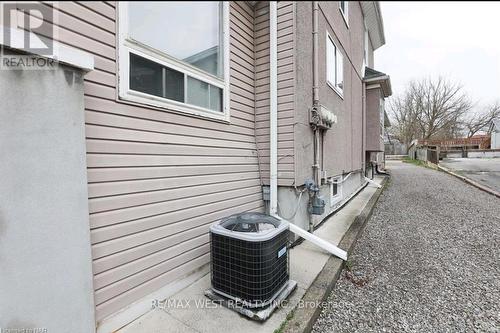 6175 Barker Street, Niagara Falls, ON - Outdoor