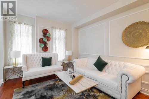 5562 Katy Gate, Mississauga, ON - Indoor Photo Showing Living Room