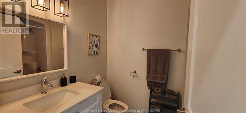 937 Walker Road, Windsor, ON - Indoor Photo Showing Bathroom