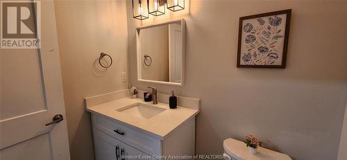 937 Walker Road, Windsor, ON - Indoor Photo Showing Bathroom