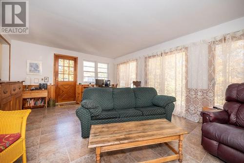 26 Rutherford Avenue, Deep River, ON - Indoor Photo Showing Living Room