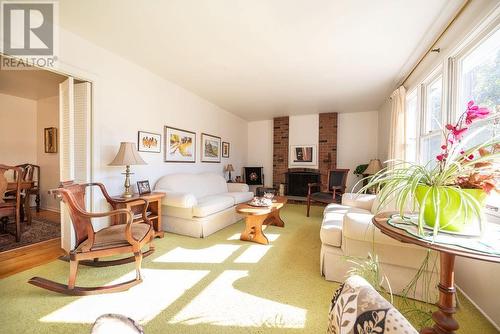 26 Rutherford Avenue, Deep River, ON - Indoor Photo Showing Living Room