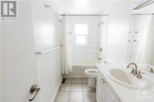 403 Peach Tree Lane, Ottawa, ON - Indoor Photo Showing Bathroom