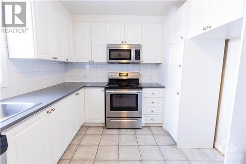 403 Peach Tree Lane, Ottawa, ON - Indoor Photo Showing Kitchen