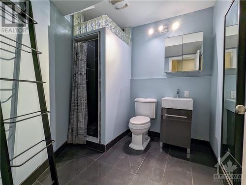 2210 Saturn Crescent, Ottawa, ON - Indoor Photo Showing Bathroom