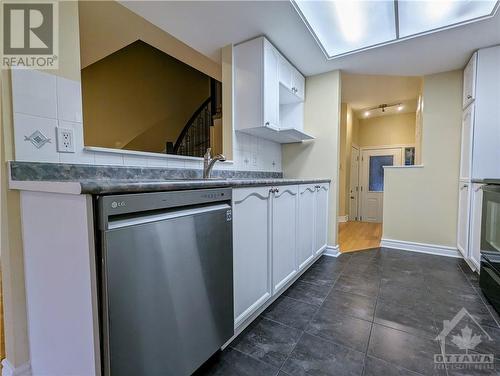 2210 Saturn Crescent, Ottawa, ON - Indoor Photo Showing Kitchen