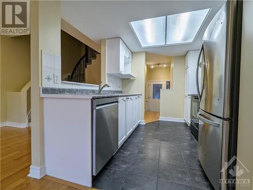 2210 Saturn Crescent, Ottawa, ON - Indoor Photo Showing Kitchen