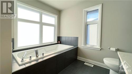 505 Breccia Heights, Ottawa, ON - Indoor Photo Showing Bathroom