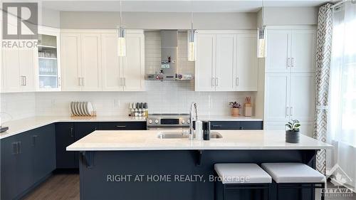 505 Breccia Heights, Ottawa, ON - Indoor Photo Showing Kitchen With Upgraded Kitchen