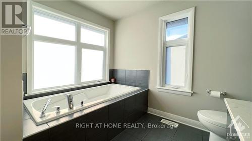 505 Breccia Heights, Ottawa, ON - Indoor Photo Showing Bathroom