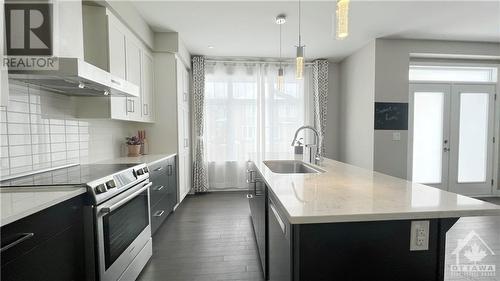 505 Breccia Heights, Ottawa, ON - Indoor Photo Showing Kitchen With Upgraded Kitchen