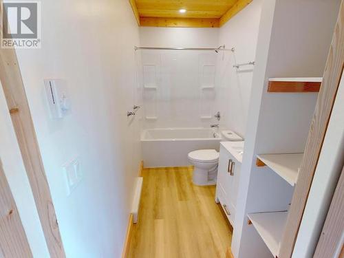 4608 Redonda Ave, Powell River, BC - Indoor Photo Showing Bathroom