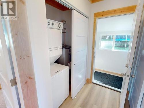 4608 Redonda Ave, Powell River, BC - Indoor Photo Showing Laundry Room