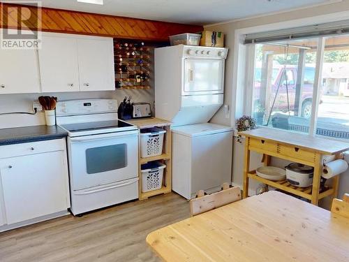 4608 Redonda Ave, Powell River, BC - Indoor