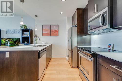 2040 Springfield Road Unit# 410, Kelowna, BC - Indoor Photo Showing Kitchen With Stainless Steel Kitchen With Upgraded Kitchen