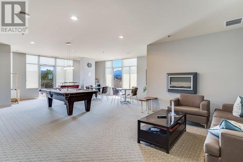 2040 Springfield Road Unit# 410, Kelowna, BC - Indoor Photo Showing Living Room With Fireplace