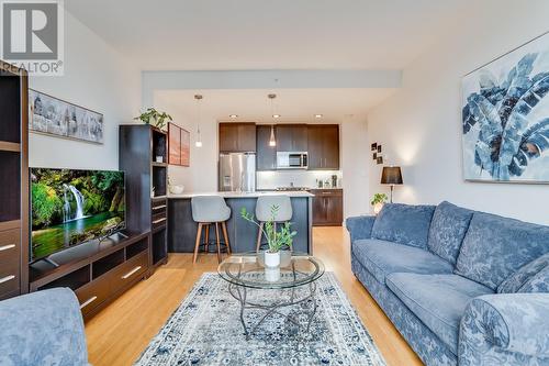 2040 Springfield Road Unit# 410, Kelowna, BC - Indoor Photo Showing Living Room